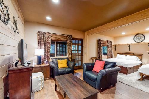 Wandering Bear Lodge