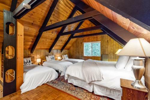 Wandering Bear Lodge