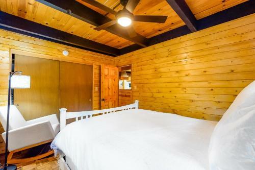 Wandering Bear Lodge