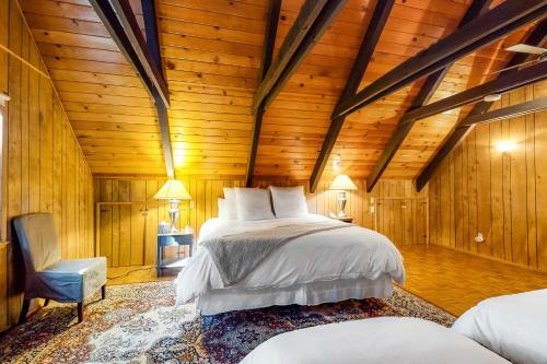 Wandering Bear Lodge