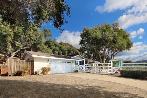Wine Country Paradise - Private 1-acre Estate Home