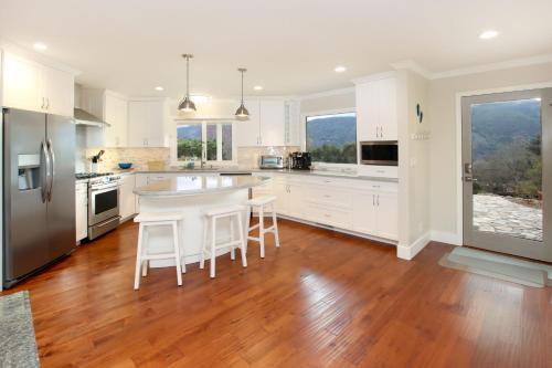 Wine Country Paradise - Private 1-acre Estate Home