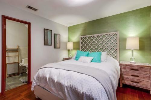 Panoramic Ocean Views, Walk To Beach, Ac, 2 View Decks