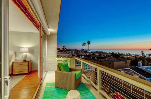 Panoramic Ocean Views, Walk To Beach, Ac, 2 View Decks