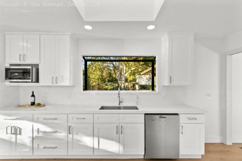 Newly Remodeled 4 Bed 3 Bath Close To Town And Beach