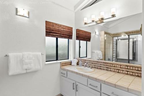 Newly Remodeled 4 Bed 3 Bath Close To Town And Beach