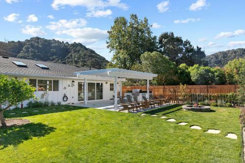 Fully Updated Three Bedroom Home With Hot Tub