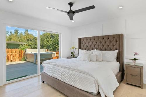 Fully Updated Three Bedroom Home With Hot Tub