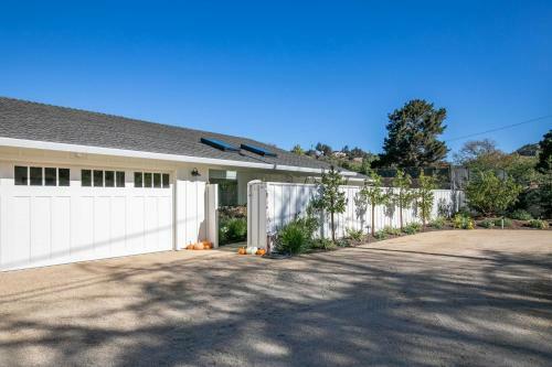 Fully Updated Three Bedroom Home With Hot Tub