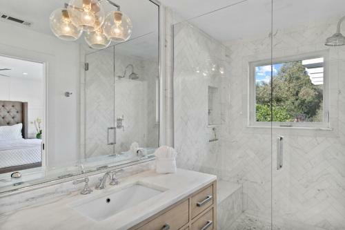 Fully Updated Three Bedroom Home With Hot Tub