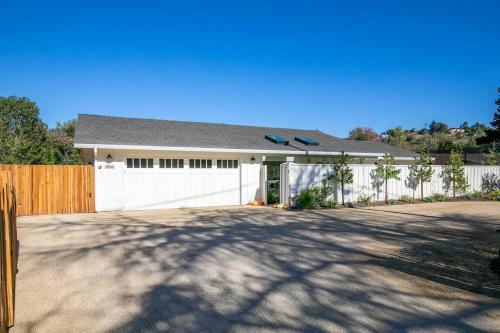 Fully Updated Three Bedroom Home With Hot Tub