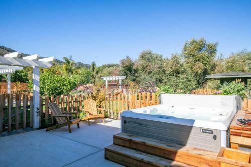 Fully Updated Three Bedroom Home With Hot Tub