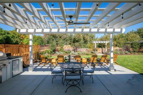 Fully Updated Three Bedroom Home With Hot Tub