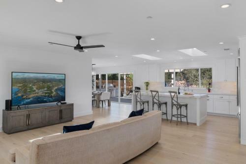 Fully Updated Three Bedroom Home With Hot Tub