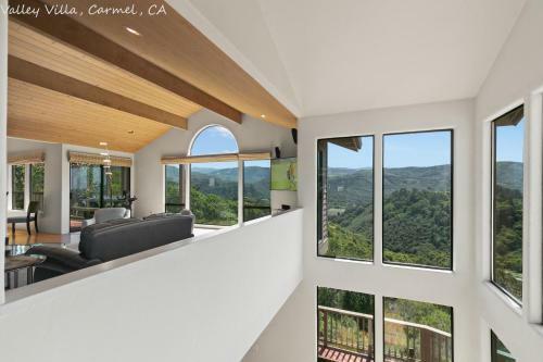 Extrodinary 4 Bedroom 3 And Half Bath With Sweeping Views