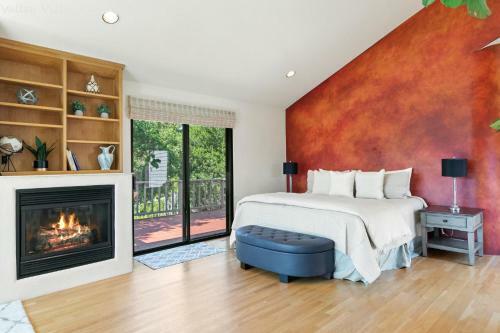 Extrodinary 4 Bedroom 3 And Half Bath With Sweeping Views