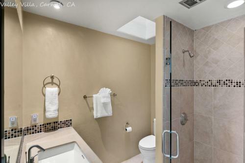 Extrodinary 4 Bedroom 3 And Half Bath With Sweeping Views