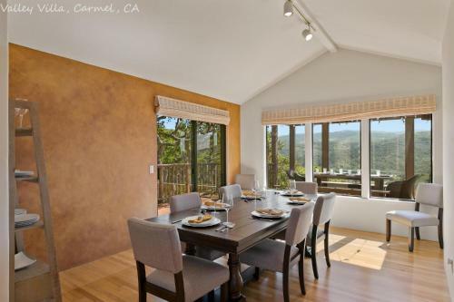 Extrodinary 4 Bedroom 3 And Half Bath With Sweeping Views