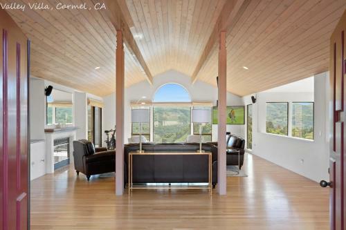 Extrodinary 4 Bedroom 3 And Half Bath With Sweeping Views