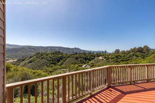 Extrodinary 4 Bedroom 3 And Half Bath With Sweeping Views