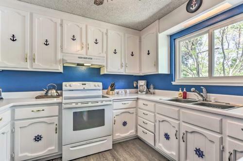 Wine Country Oasis With Waterfront Terrace And Dock!