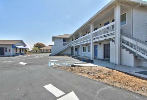 Motel Coastal Valley Inn