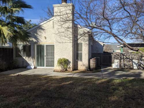 Convenient 2 Bedroom Home With Deluxe Beds