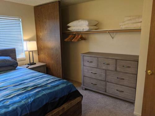 Convenient 2 Bedroom Home With Deluxe Beds