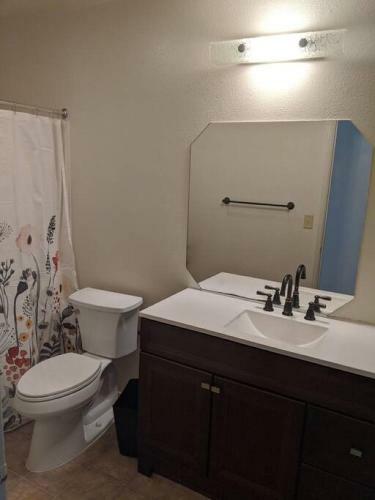 Convenient 2 Bedroom Home With Deluxe Beds