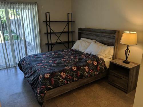 Cozy 2 Bedroom Space With Patio And Hot Tub