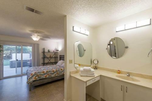 Cozy 2 Bedroom Space With Patio And Hot Tub