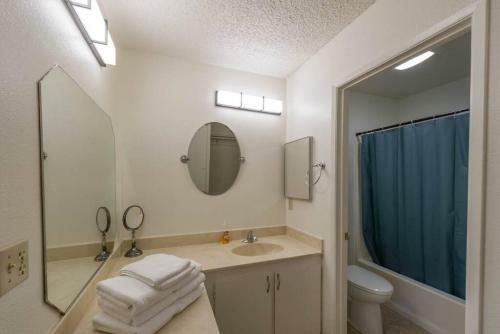 Cozy 2 Bedroom Space With Patio And Hot Tub