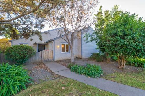 Cozy 2 Bedroom Space With Patio And Hot Tub