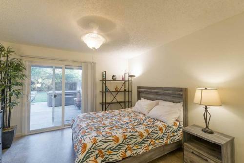 Cozy 2 Bedroom Space With Patio And Hot Tub