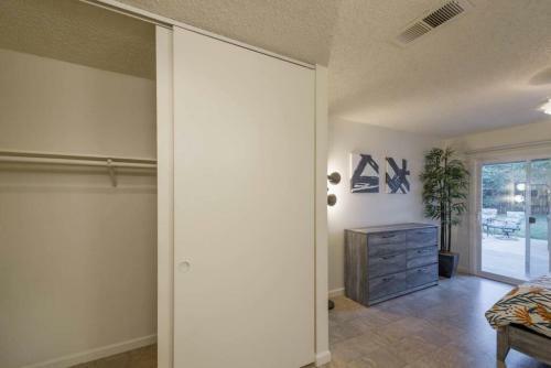 Cozy 2 Bedroom Space With Patio And Hot Tub
