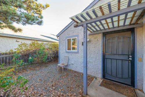 Cozy 2 Bedroom Space With Patio And Hot Tub