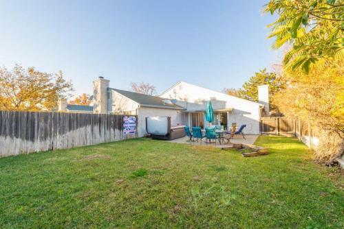 Cozy 2 Bedroom Space With Patio And Hot Tub