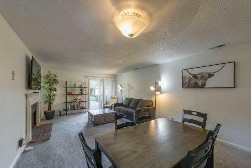 Cozy 2 Bedroom Space With Patio And Hot Tub
