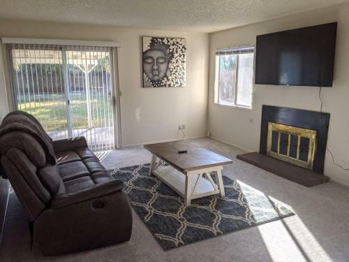 Comfortable 3 Bedroom Rental With Deluxe Beds