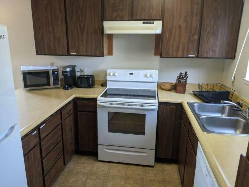 Comfortable 3 Bedroom Rental With Deluxe Beds