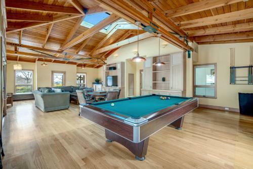 Woodhawk Vineyards Estate