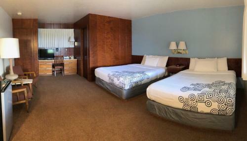 Motel Curly Redwood Lodge