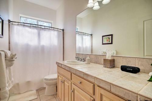 Quiet Retreat With Hot Tub And Sierra Mtn View!