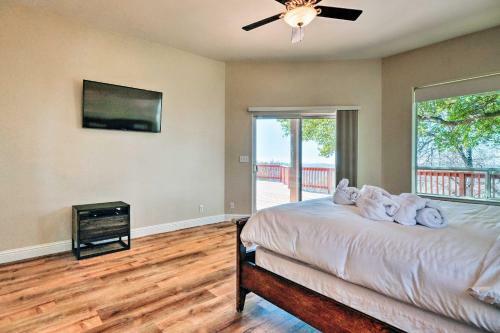 Quiet Retreat With Hot Tub And Sierra Mtn View!