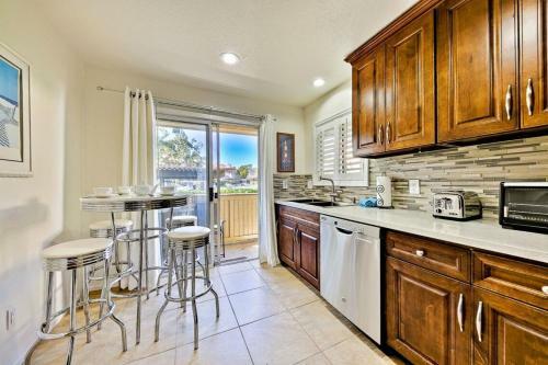 Dp-14a - Ritz Point Condo