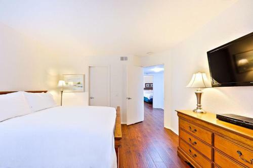 Dp-14a - Ritz Point Condo