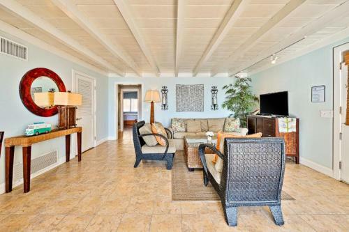 Dp-087b - Tommy Bahama Beach Rd II