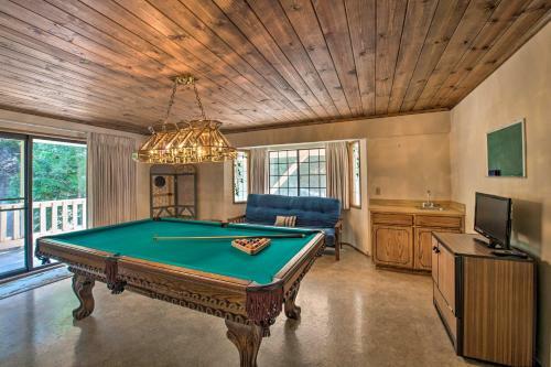 Cabin With Pool Table Less Than 1 Mi To Lake Gregory!