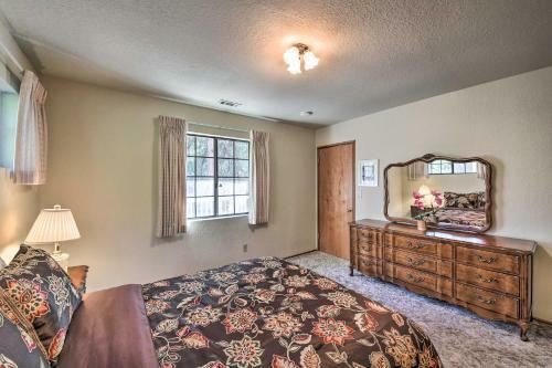 Cabin With Pool Table Less Than 1 Mi To Lake Gregory!