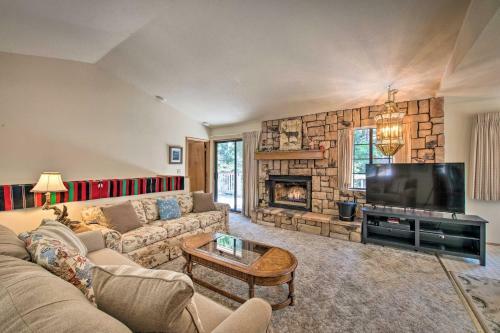 Cabin With Pool Table Less Than 1 Mi To Lake Gregory!